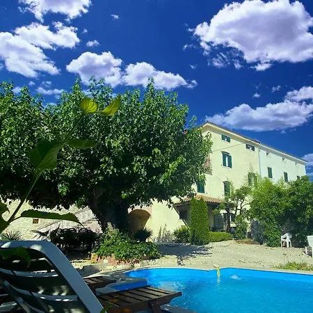 Angiolina Villa